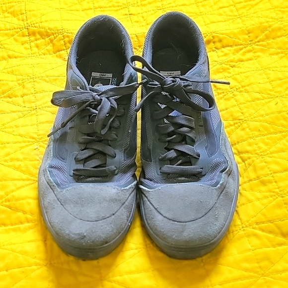 Vans A.V.E. men's 8.5 shoe. Green. - Picture 3 of 6